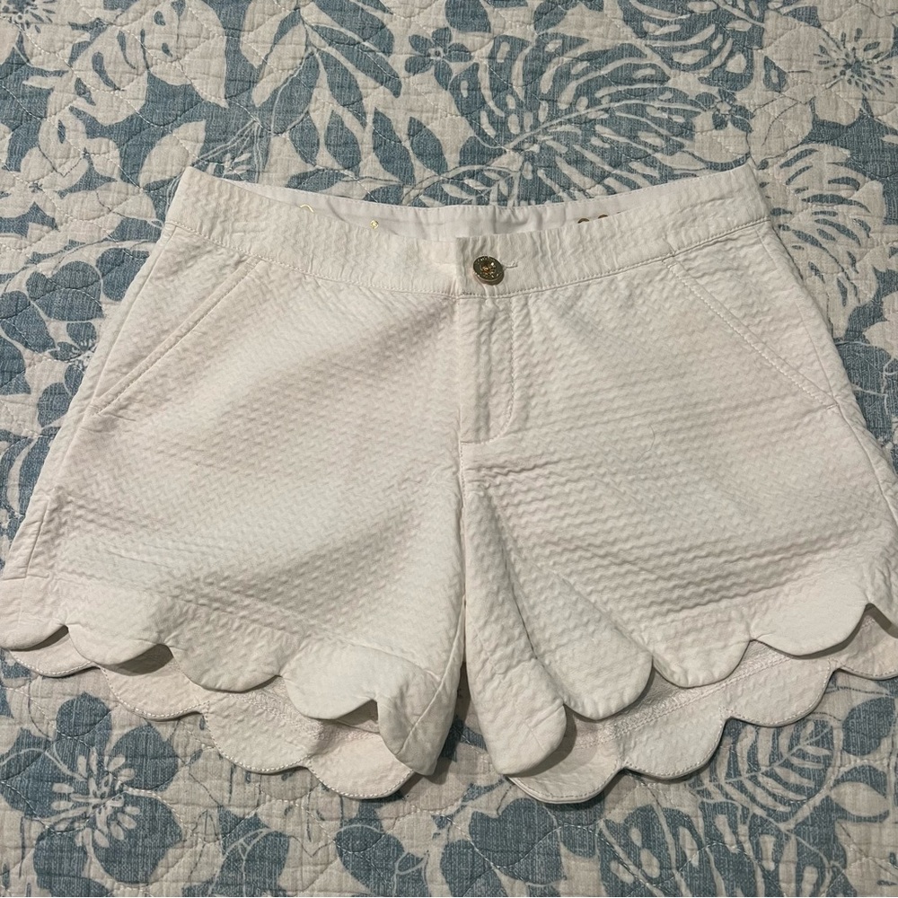 Lilly Pulitzer scalloped white shorts